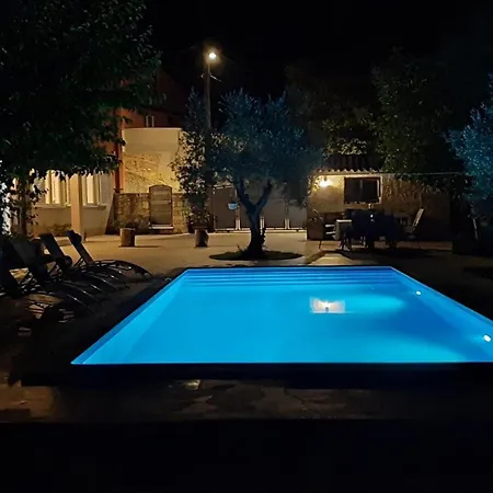Aqua Mit Pool Semesterbostad Jadreški