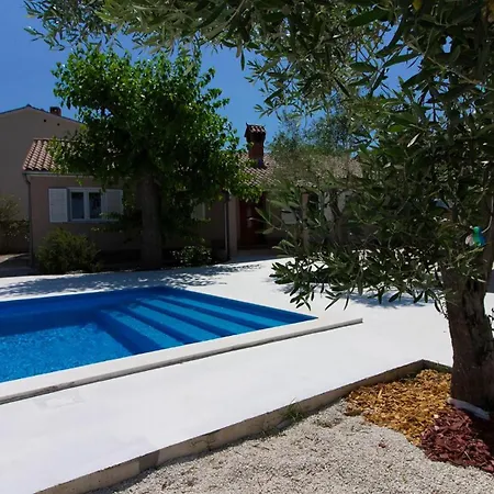 Aqua Mit Pool Semesterbostad *