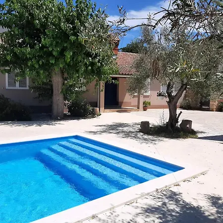 Aqua Mit Pool Semesterbostad *