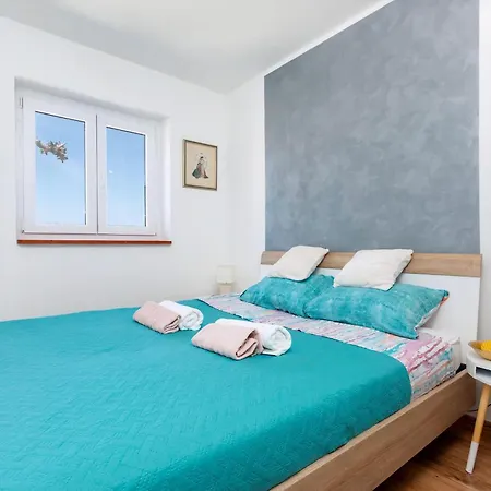 Aqua Mit Pool Semesterbostad *