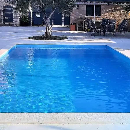 Aqua Mit Pool Semesterbostad