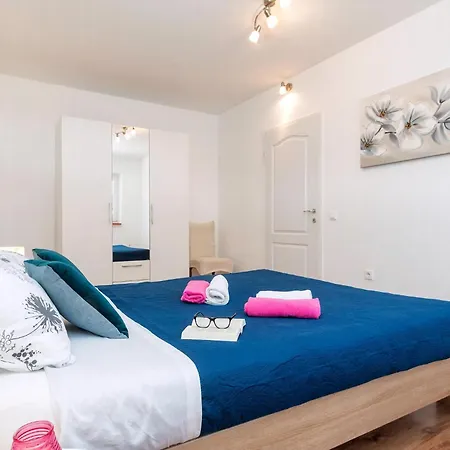 Aqua Mit Pool Holiday home *